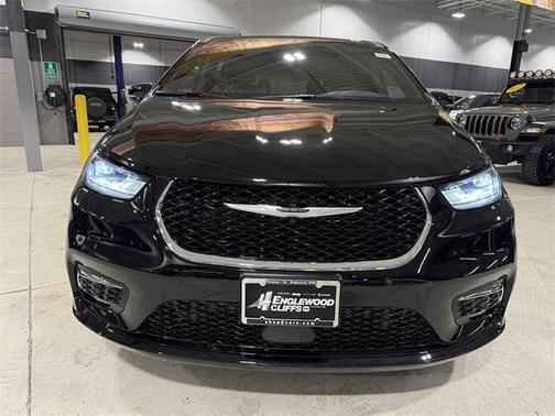 2025 Chrysler Pacifica L