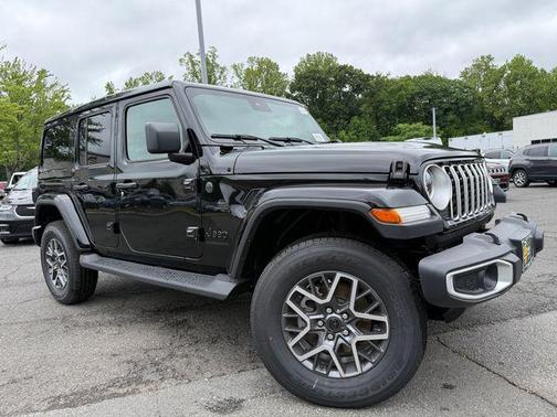 2025 Jeep Wrangler 4-Door Sahara 4x4