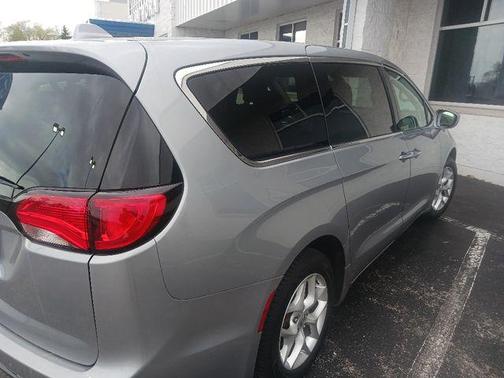 Billet Silver Metallic Clearcoat 2020 Chrysler Pacifica Touring