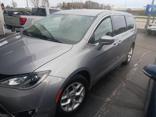 Billet Silver Metallic Clearcoat 2020 Chrysler Pacifica Touring