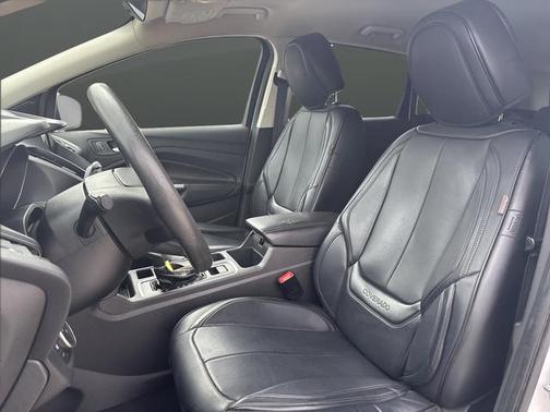 Oxford White 2019 Ford Escape SE