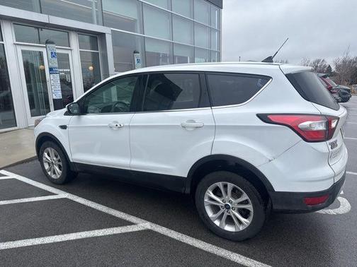Oxford White 2019 Ford Escape SE