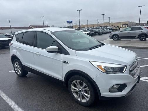 Oxford White 2019 Ford Escape SE