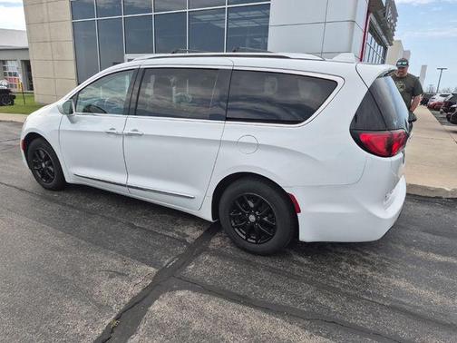 Bright White Clearcoat 2020 Chrysler Pacifica Touring L