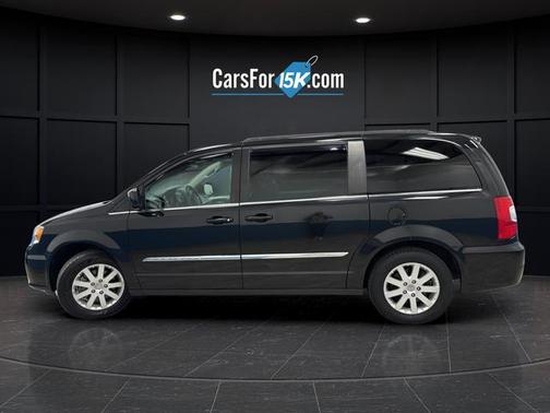 Brilliant Black Crystal Pearlcoat 2016 Chrysler Town & Country Touring