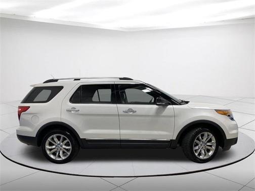 White 2013 Ford Explorer XLT