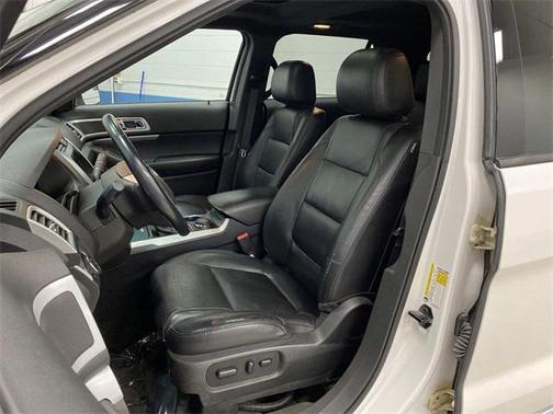 White 2013 Ford Explorer XLT