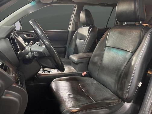 2012 Toyota Highlander SE