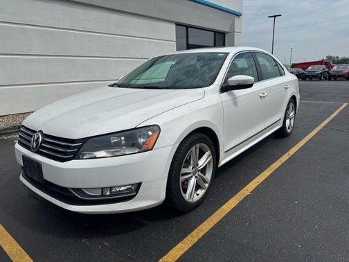 Candy White 2015 Volkswagen Passat 1.8T Auto SE w/Sunroof & Nav