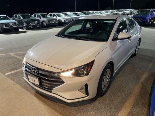 2019 Hyundai ELANTRA SE
