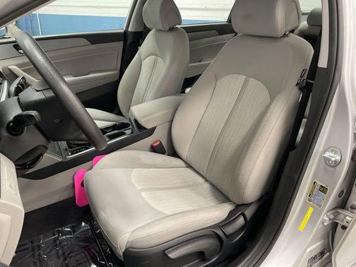 2016 Hyundai SONATA Hybrid SE