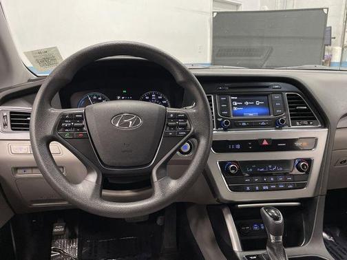 2016 Hyundai SONATA Hybrid SE