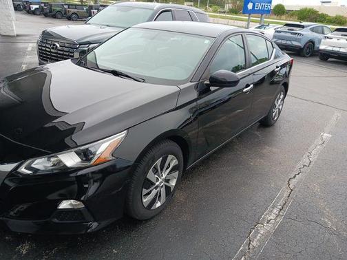 Super Black Clearcoat 2020 Nissan Altima S FWD