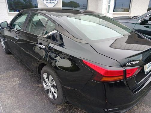 Super Black Clearcoat 2020 Nissan Altima S FWD