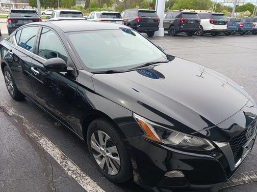 Super Black Clearcoat 2020 Nissan Altima S FWD