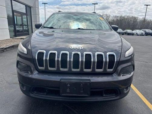 Granite Crystal Metallic Clearcoat 2017 Jeep Cherokee Latitude