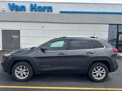 Granite Crystal Metallic Clearcoat 2017 Jeep Cherokee Latitude