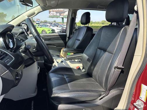 2016 Chrysler Town & Country Touring