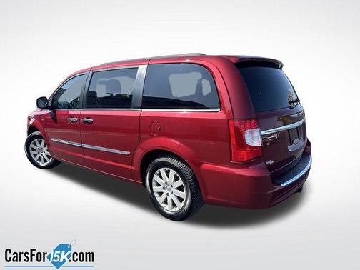 2016 Chrysler Town & Country Touring