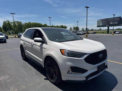 White Platinum Metallic Tri-Coat 2019 Ford Edge ST
