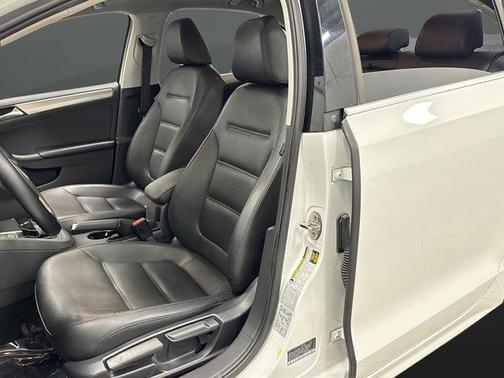 2015 Volkswagen Jetta Auto SE w/Connectivity/Navigation