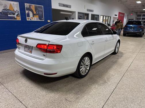 2015 Volkswagen Jetta Auto SE w/Connectivity/Navigation