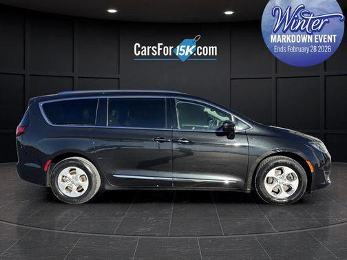 2017 Chrysler Pacifica Touring-L