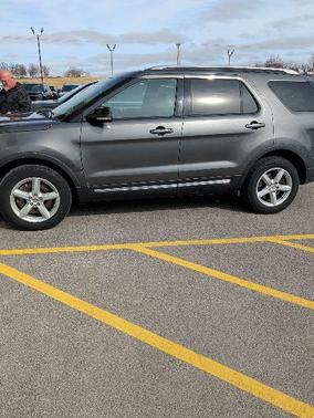 Magnetic 2016 Ford Explorer XLT