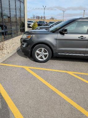 Magnetic 2016 Ford Explorer XLT