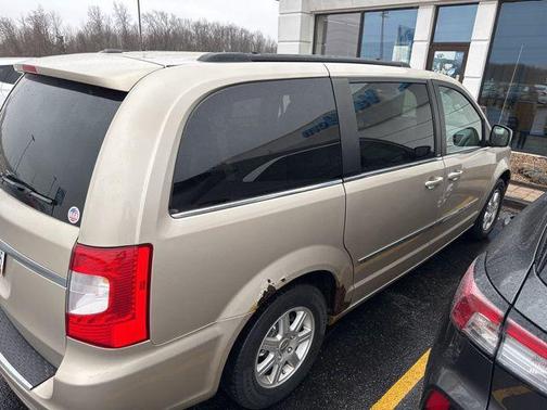 2013 Chrysler Town & Country Touring
