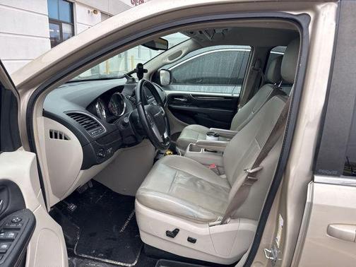 2013 Chrysler Town & Country Touring