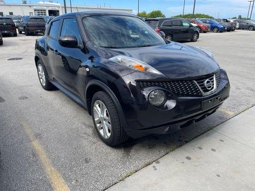 Black 2014 Nissan Juke SL