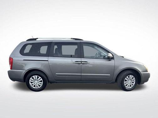 2011 Kia Sedona LX