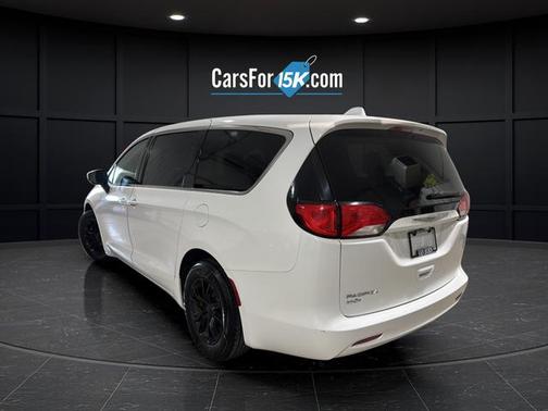 Bright White Clearcoat 2017 Chrysler Pacifica LX