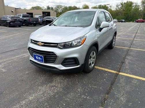 Silver Ice Metallic 2017 Chevrolet Trax LS