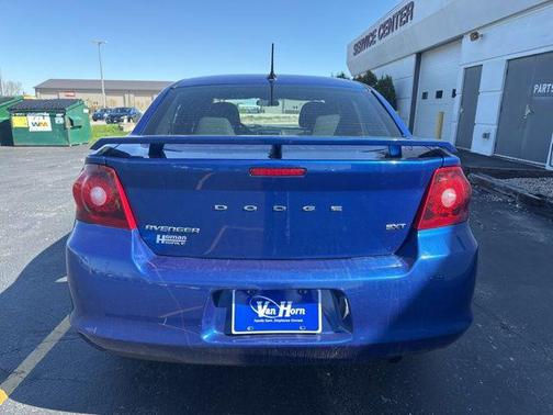 Blue Streak Pearlcoat 2013 Dodge Avenger SXT