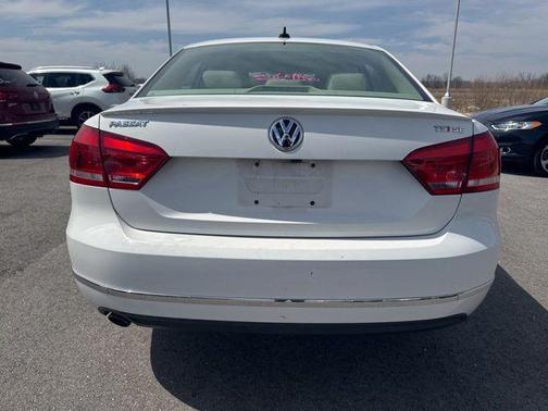 2015 Volkswagen Passat 1.8T Auto SE w/Sunroof & Nav