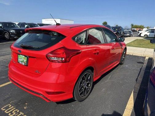 Race Red 2016 Ford Focus SE
