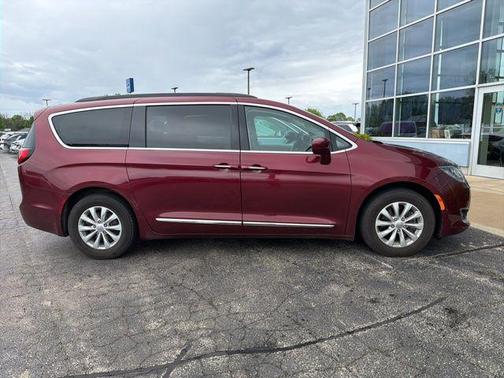 Velvet Red Pearlcoat 2017 Chrysler Pacifica Touring-L