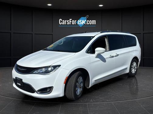 Bright White Clearcoat 2018 Chrysler Pacifica Touring-L