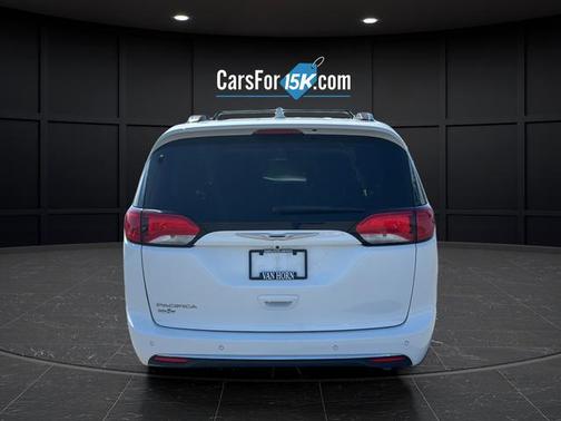 Bright White Clearcoat 2018 Chrysler Pacifica Touring-L