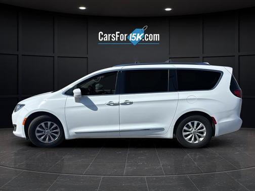 Bright White Clearcoat 2018 Chrysler Pacifica Touring-L