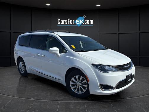 Bright White Clearcoat 2018 Chrysler Pacifica Touring-L