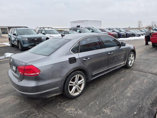 2013 Volkswagen Passat 2.0 TDI SE w/ Sunroof