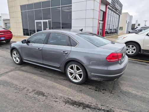 2013 Volkswagen Passat 2.0 TDI SE w/ Sunroof