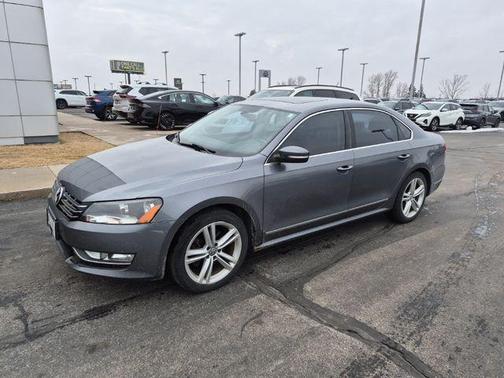 2013 Volkswagen Passat 2.0 TDI SE w/ Sunroof