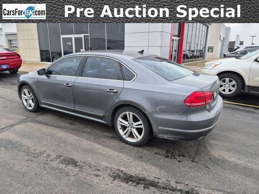 2013 Volkswagen Passat 2.0 TDI SE w/ Sunroof