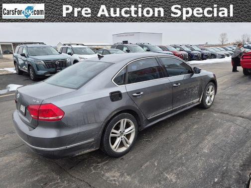 2013 Volkswagen Passat 2.0 TDI SE w/ Sunroof