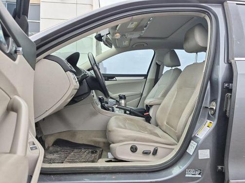 2013 Volkswagen Passat 2.0 TDI SE w/ Sunroof