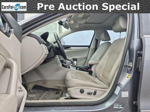 2013 Volkswagen Passat 2.0 TDI SE w/ Sunroof